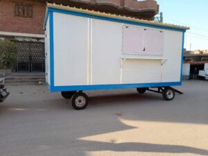 تشكيلة متنوعة من كرفانات للبيع في مصر 2025 داخل مصنع استبرق توضح جودة التشطيب النهائي والأسعار التنافسية.