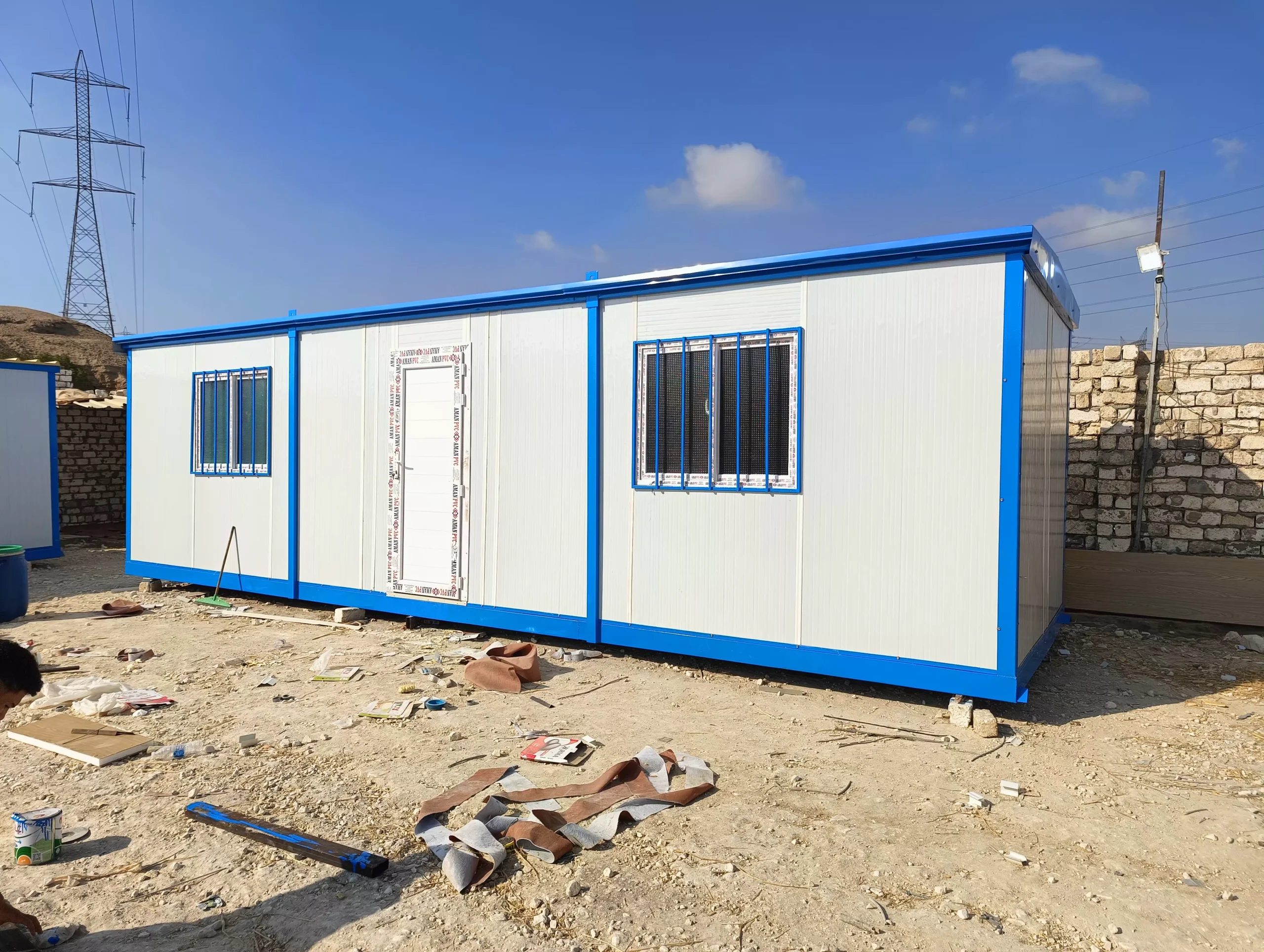 كرفان مكتب 9 متر جاهز للبيع تشطيب ساندوتش بانل